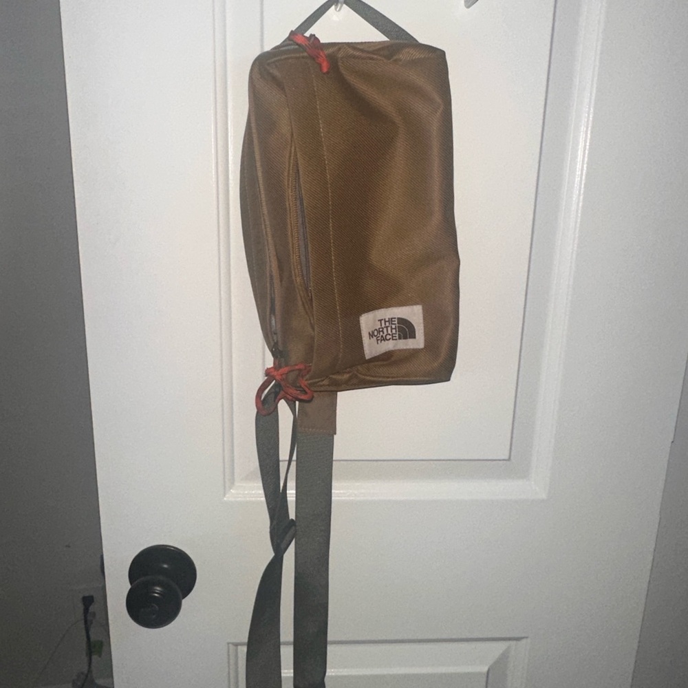 The North face fanny pack/ satchel